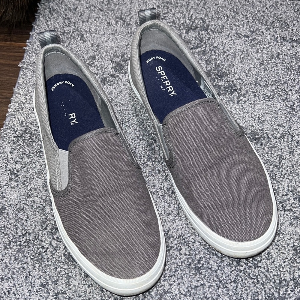 Sperry flats, versatile! Can be dressed up or down!